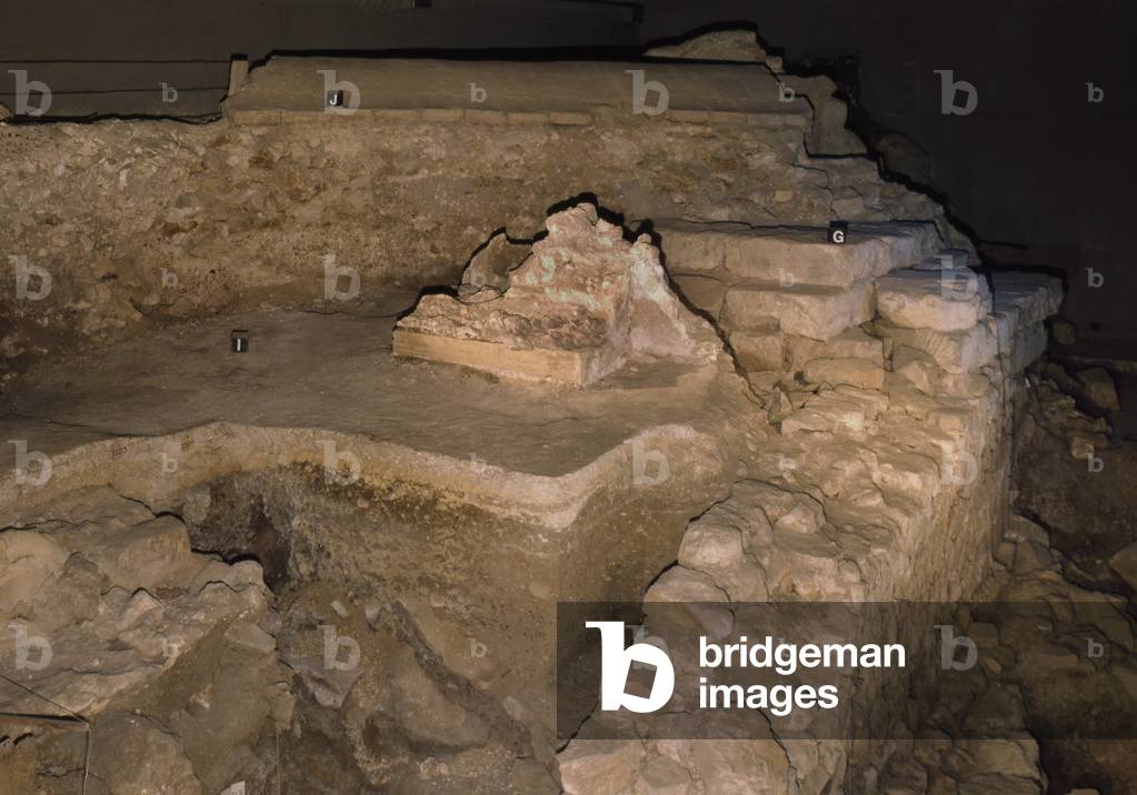The crypt of La cathedrale Notre Dame de Paris, Paris 4. Construction from 1160, rehabilitation by Viollet Le Duc, 19th century.