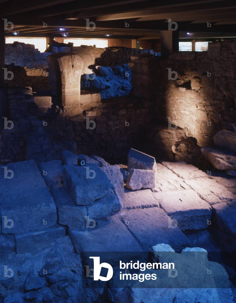 The crypt of La cathedrale Notre Dame de Paris, Paris 4. Construction from 1160, rehabilitation by Viollet Le Duc, 19th century.