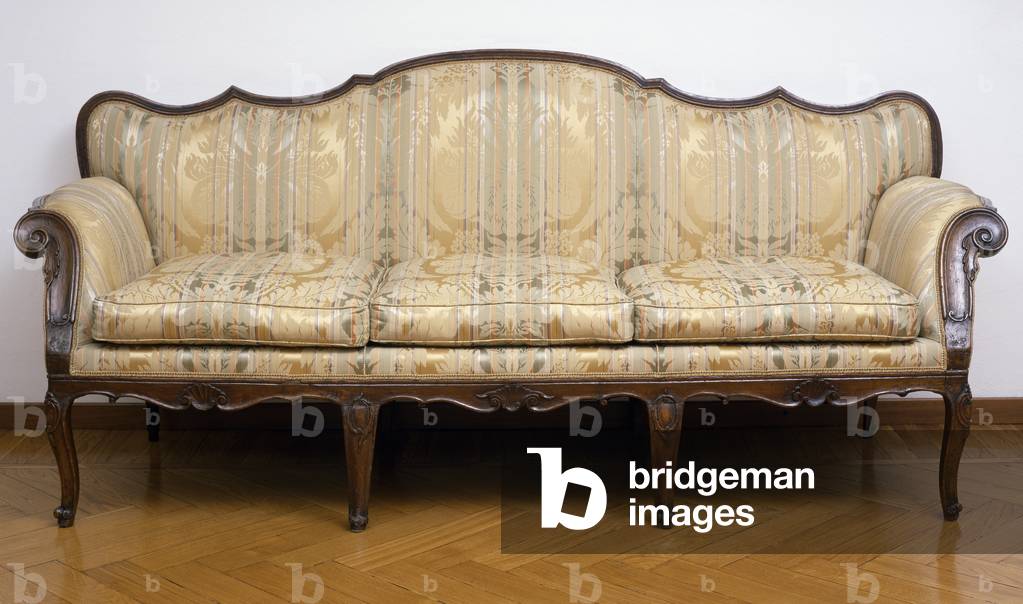 Lombard-Venetian walnut sofa, Italy, italian culture, 18th century