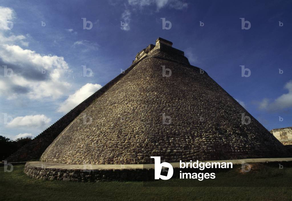 Pyramid of Magician, Uxmal (UNESCO World Heritage List, 1996), Yucatan, Mexico, Mayan civilization, 6th-10th century (photo)