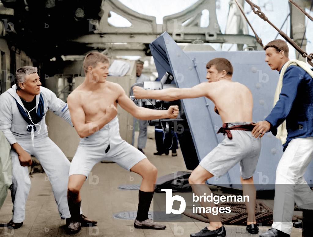 Boxing match aboard a British navy ship, 1908 (photo)