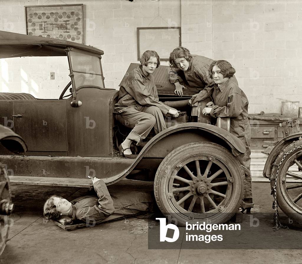 Trainee female Mechanics, Central High School, Washington D.C. 1927 (photo)