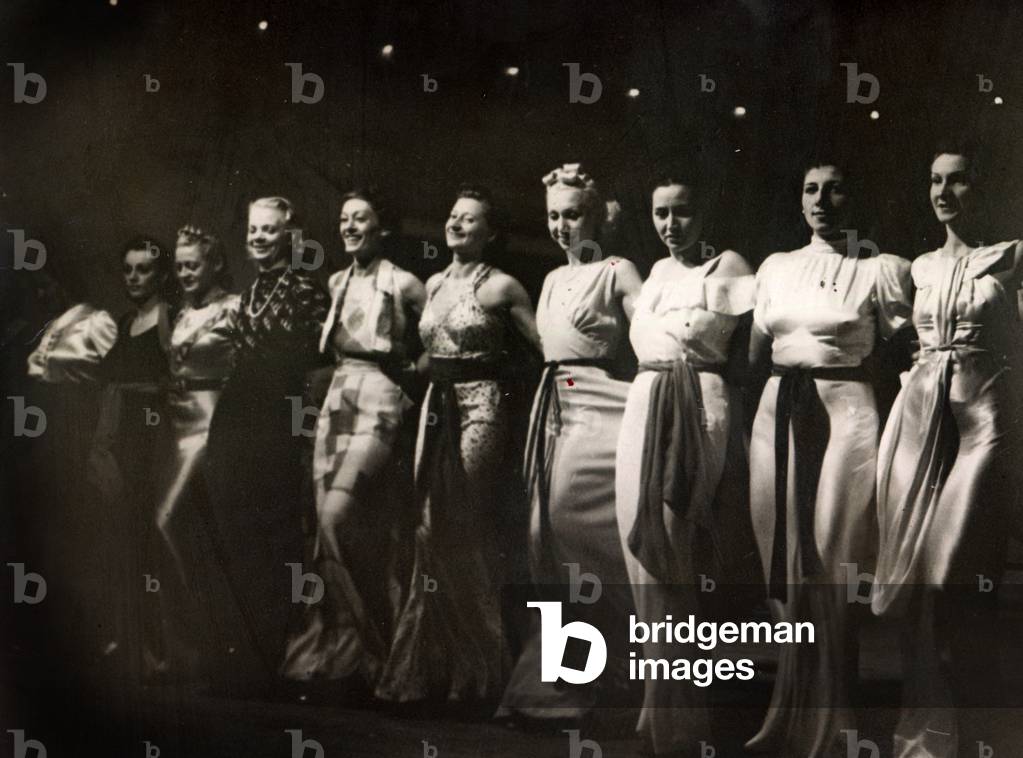 Kit-Kat Cabaret girls, Alexandria, Egypt, 1938 (photo)