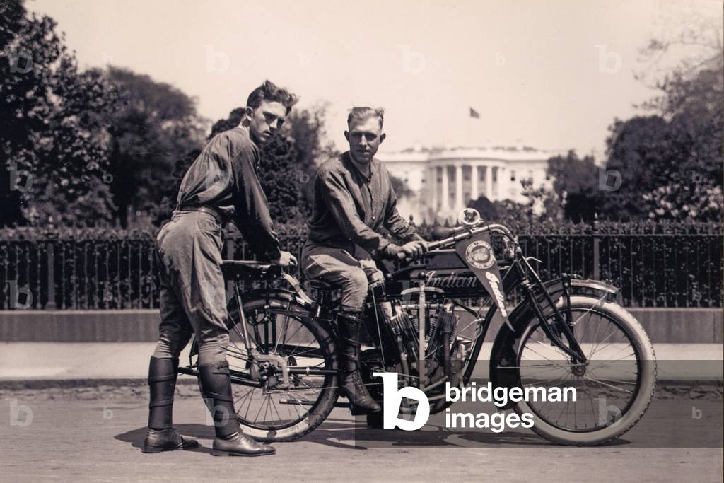 Indian Motorcyclists outside the White House, 1915 (photo)
