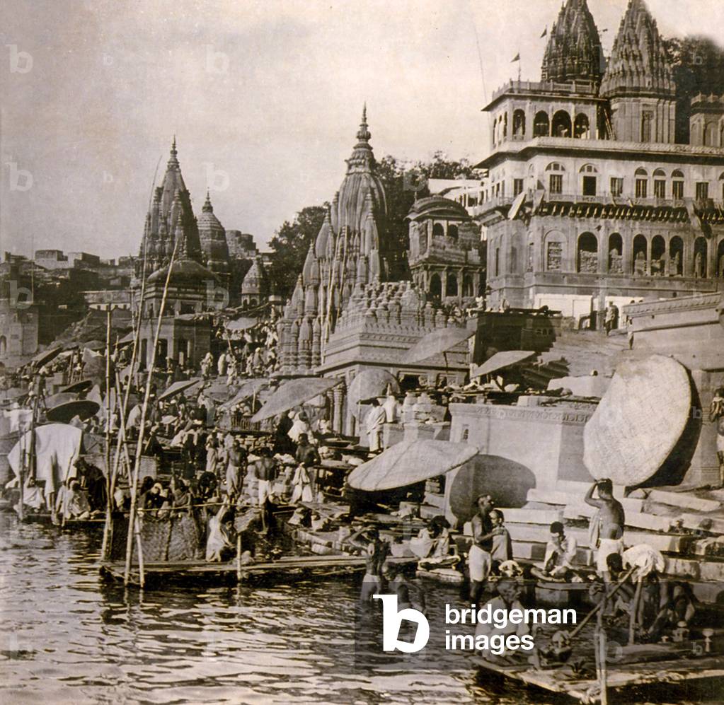 Pilgrims bathing in the Ganges before the Shiva Temple in Varanasi, Scindia Ghat, India. 1916 (photo)