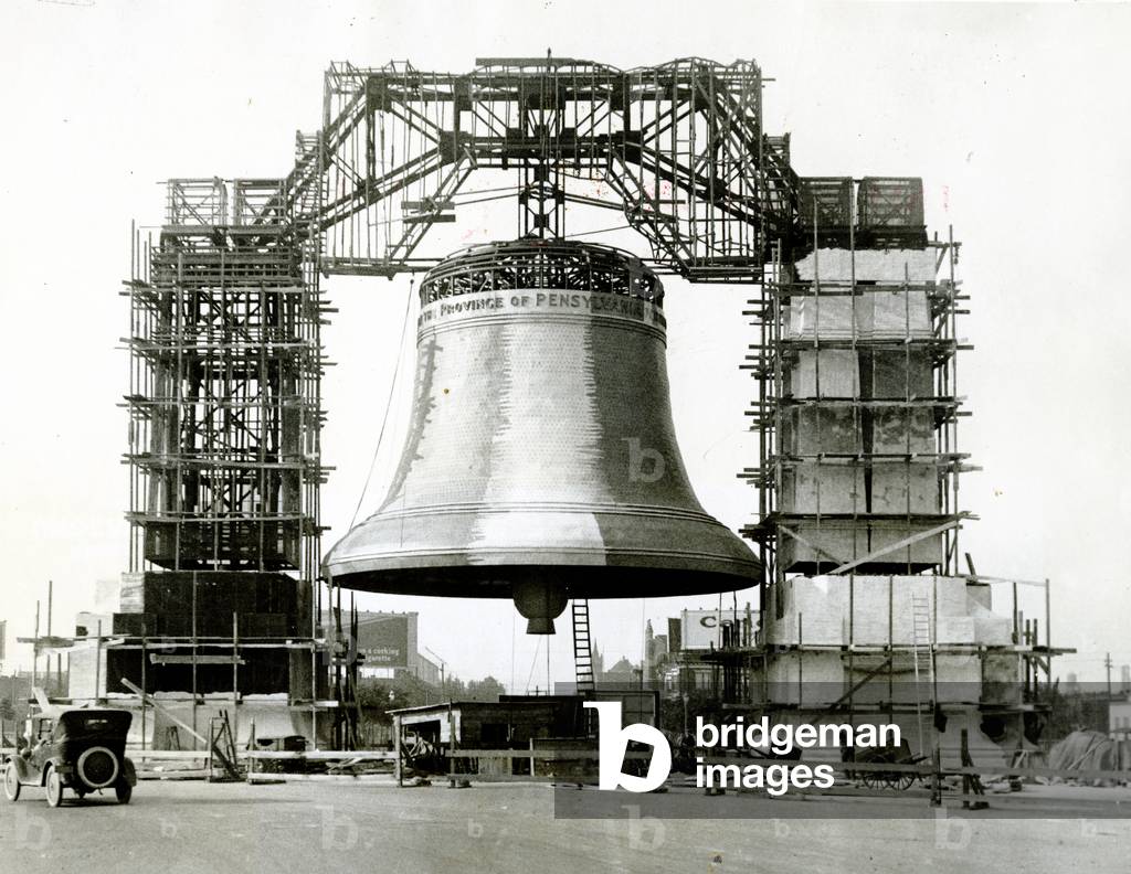 Image of Liberty Bell replica at the entrance to the