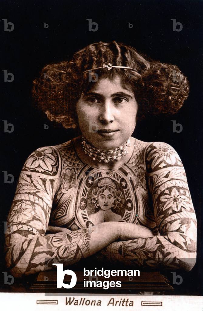 Cabinet Card of Wallona Aritta the tattooed woman, c.1908 (photo)