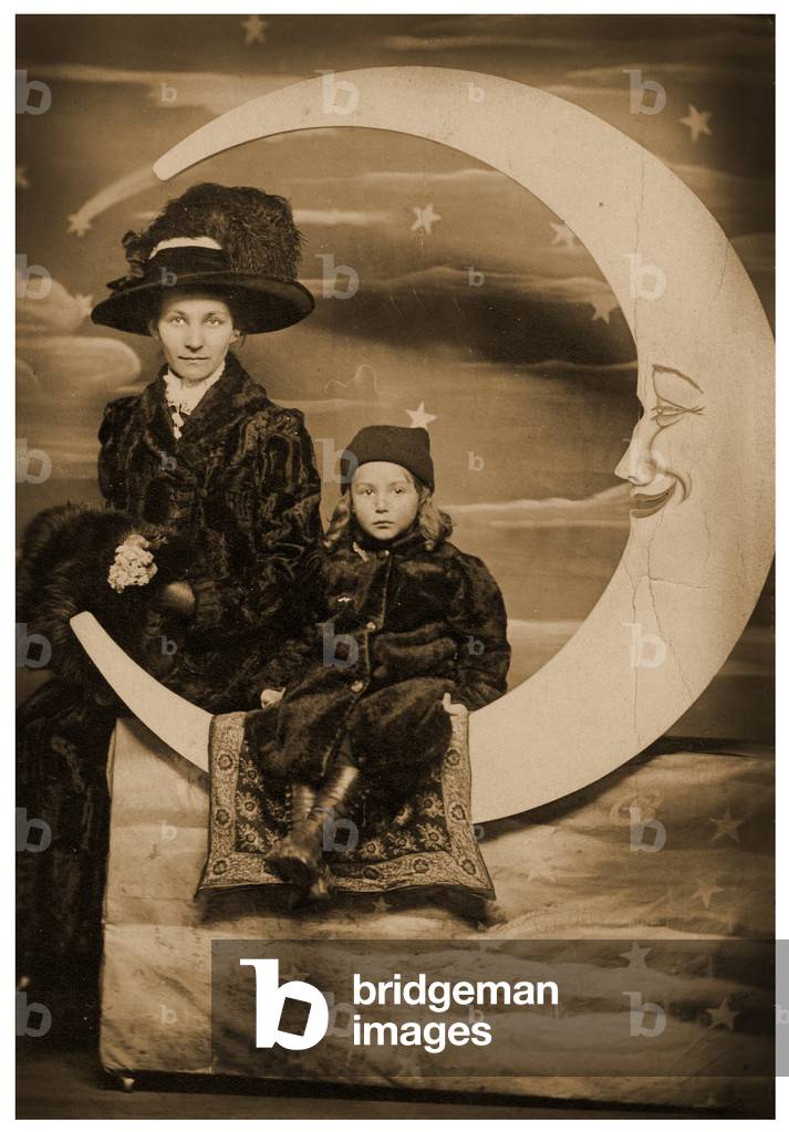 Mother, daughter and a Paper Moon, c.1894 (photo)