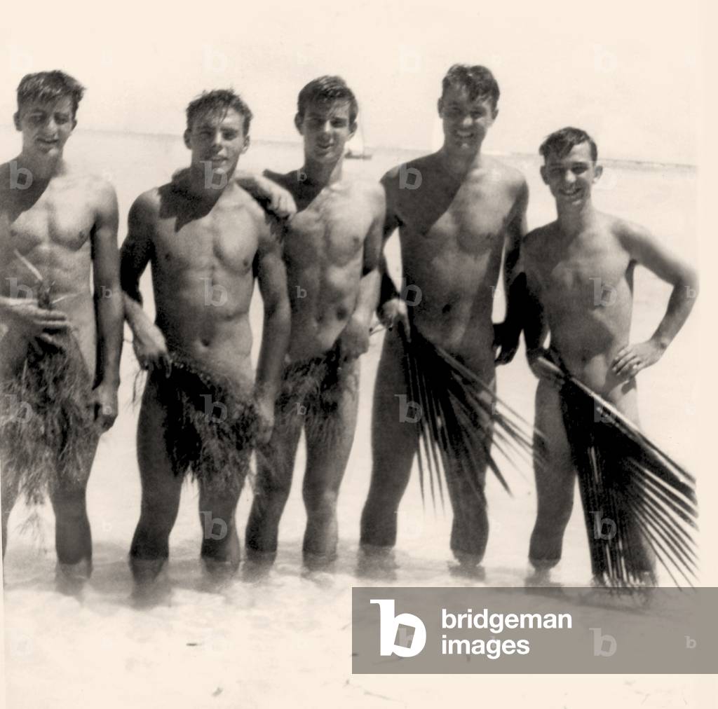 American Soldiers skinny dipping on Los Negros beach, Admiralty Islands, New Guinea. 1944 (photo)