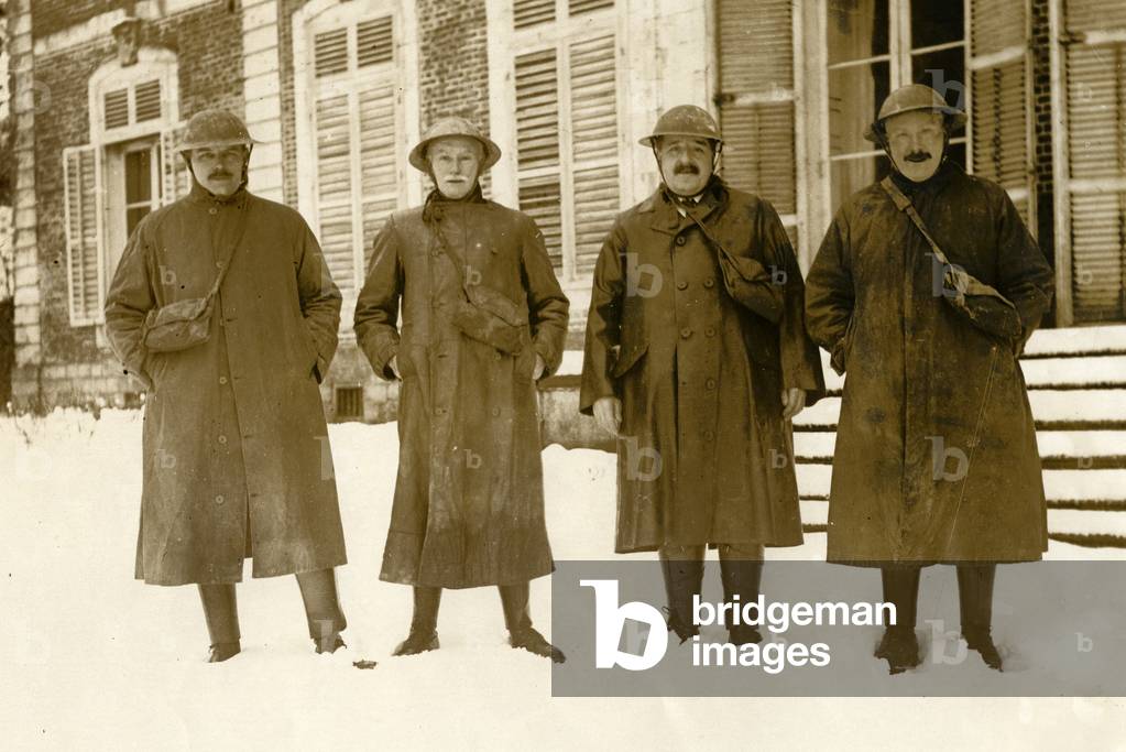 Delegates of the Miners Federation after a tour of the front line during World War I (photo)