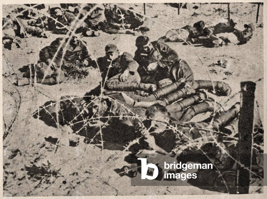 German prisoners waiting to be taken to the back areas, Battle of Egypt, (photo)