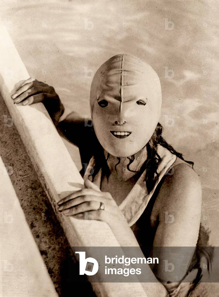Woman wearing a Full-face swimming mask, 1928 (photo)