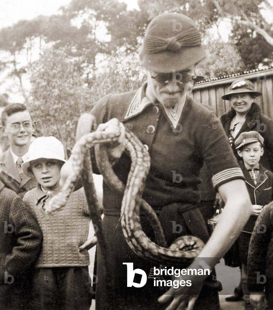 Visitors at Taronga Zoo, Sydney, Australia. 1932 (b/w photo)