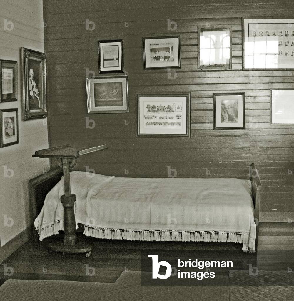 Robert Louis Stevenson's sickbed with writing stand, Villa Vailima, Apia, Samoa (photo)
