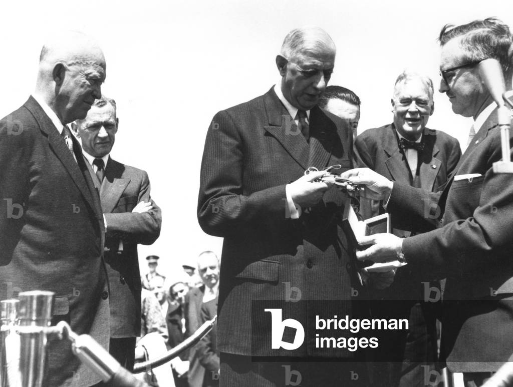 General de Gaulle receiving the keys to the city of Washington D.C., with (left to right) President Eisenhower, Maurice Couve de Murville and Christian A. Herter, 22-26 April 1960 (b/w photo)