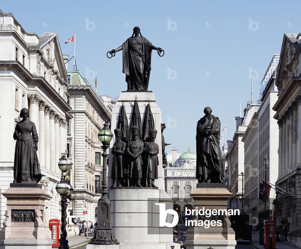 View of the Guards' Memorial by John Bell, with Florence Nightingale by Arthur Walker and Lord Herbert by John Foley, Waterloo Place (photo)