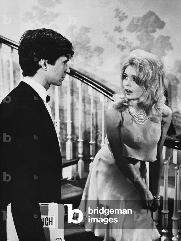 Une Ravissante Idiote (Agent 38-24-36), 1963 (film still)