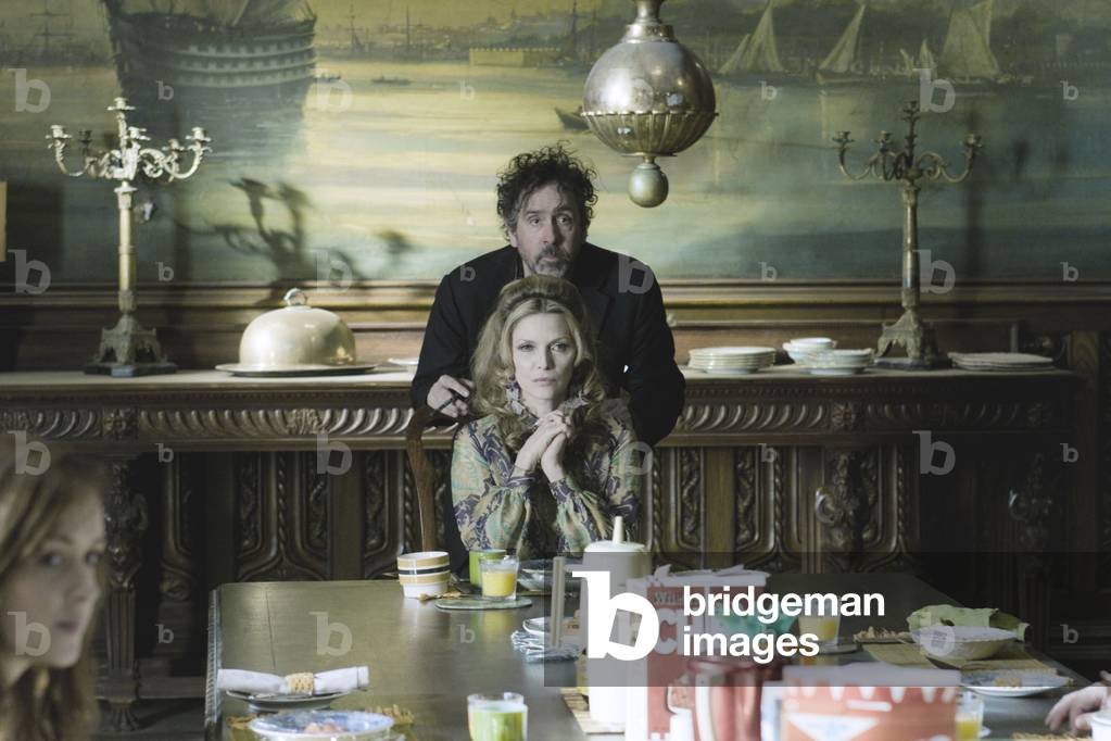 Dsh-04061Rg (L-R) Director Tim Burton And Michelle Pfeiffer On Set During The Production Of Warner Bros. Pictures And Village Roadshow Pictures Dark Shadows, A Warner Bros. Pictures Release., Dark Shadows 2012 Directed By Tim Burton