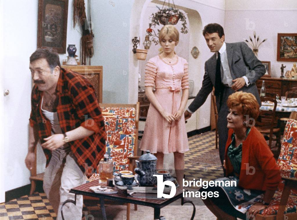 Les acteurs et actrices francais Jacques Dynam (1923-2004), Catherine Deneuve, Jean Pierre Cassel (1932-2007) and Rosy Varte (1923-2012) dans 'Un Monsieur de Compagnie' de PhilippeDeBroca en 1964