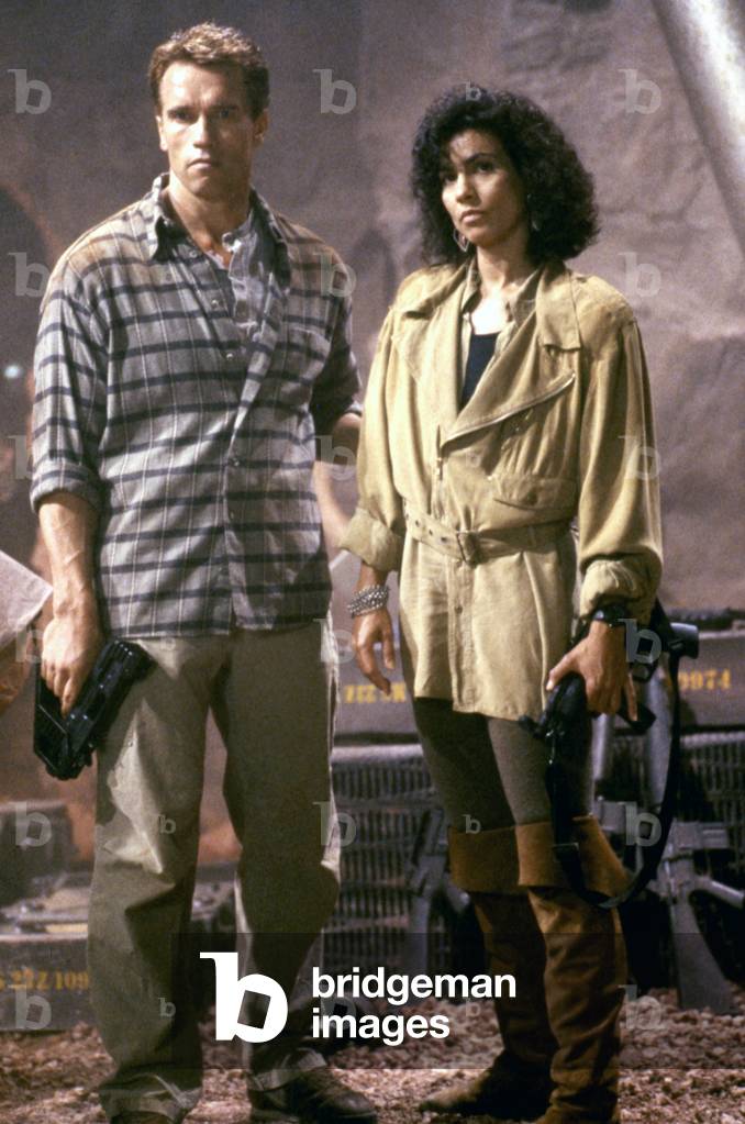 Arnold Scharzenegger And Rachel Ticotin , Total Recall 1990 Directed By Paul Verhoeven