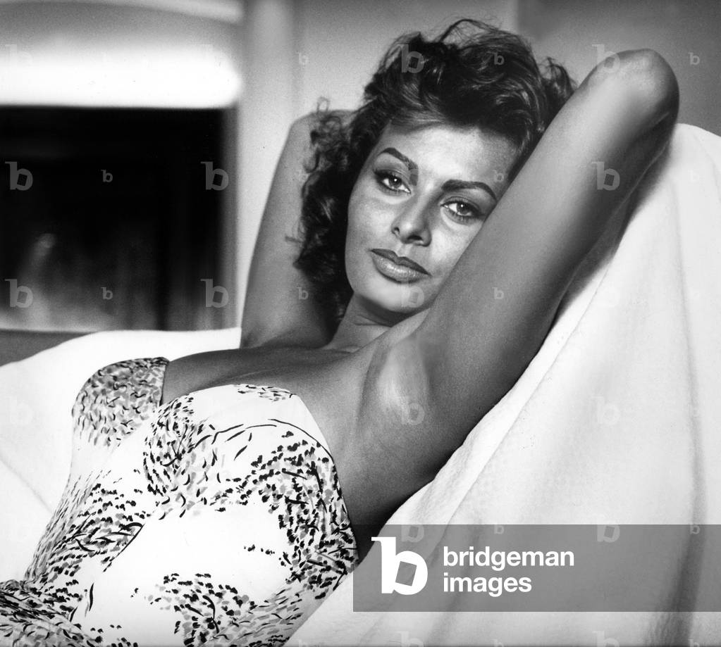 Sophia Loren (b/w photo)