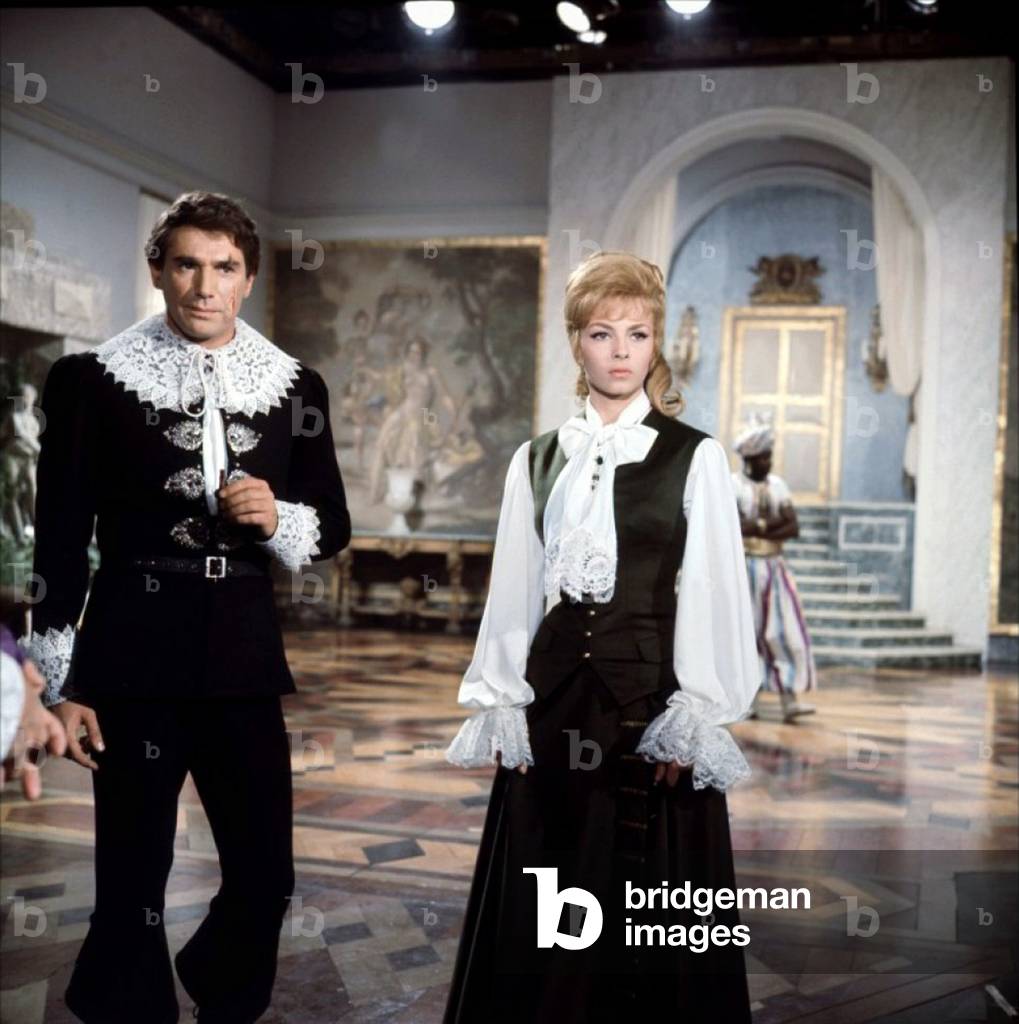 ANGELIQUE MARQUISE DES ANGES, 1964 directed by BERNARD BORDERIE Robert Hossein and Michele Mercier (photo)