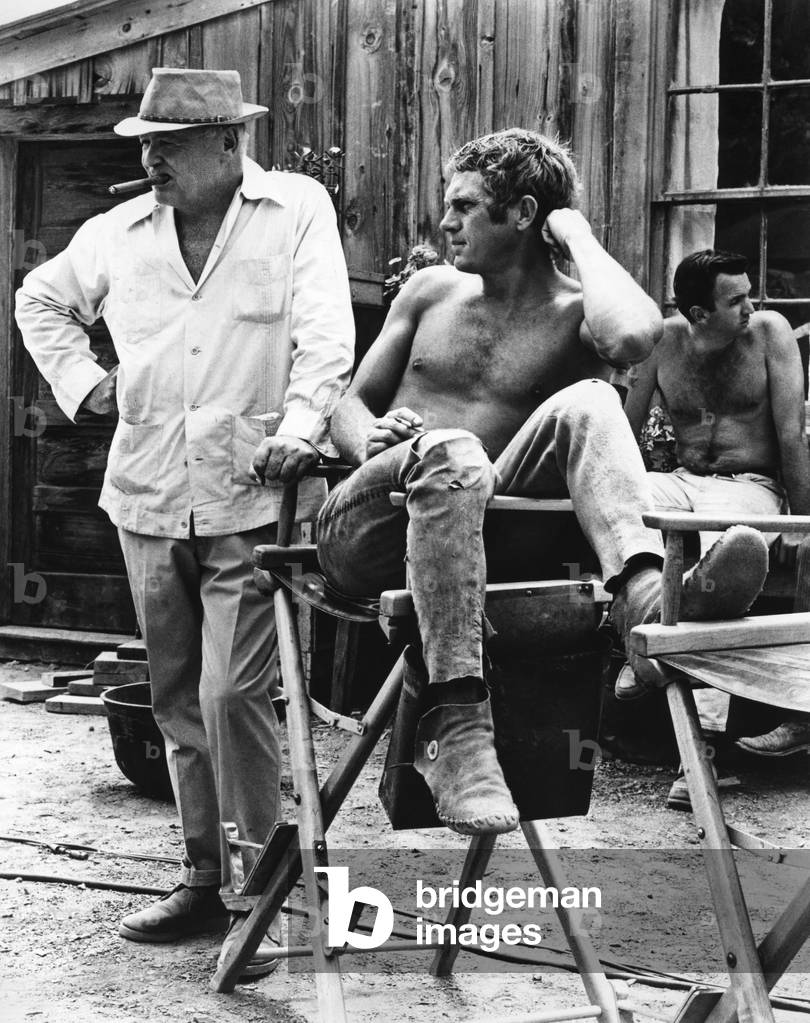 NEVADA SMITH, 1966 directed by HENRY HATHAWAY On the set, Henry Hathaway and Steve McQueen (b/w photo)