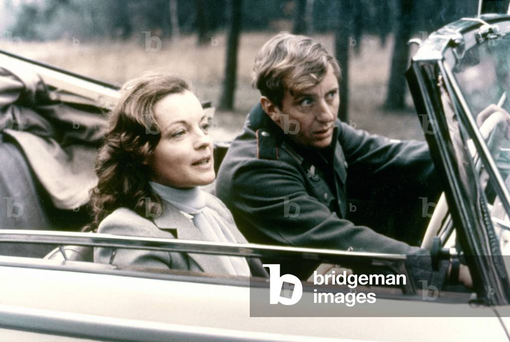 Gruppenbild mit Dame by Aleksandar Petrovic, 1977