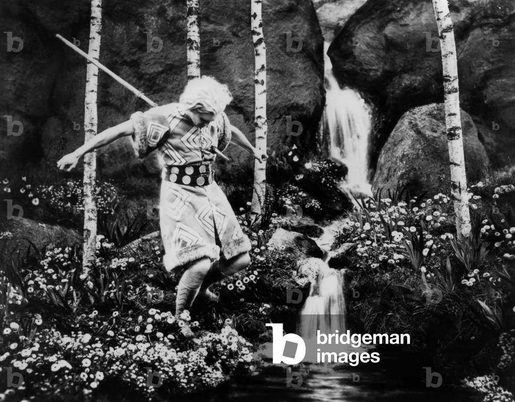 Ufa / DrLes Nibelungen (Die Nibelungen) De Fritz Lang 1924 AllAvec Paul RichterClassique Allemand MuetExpressionisme, Lance Plantee Dans Le Dos, Mort De Siegfried, Legende, Mythologie, Foret, Cascade
