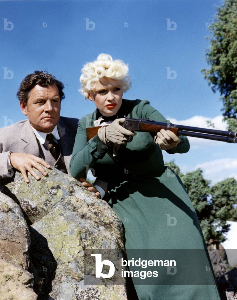 La Blonde and le Sheriff THE SHERIFF OF FRACTURED JAW by RaoulWalsh with Kenneth More and Jayne Mansfield, 1958 (photo)