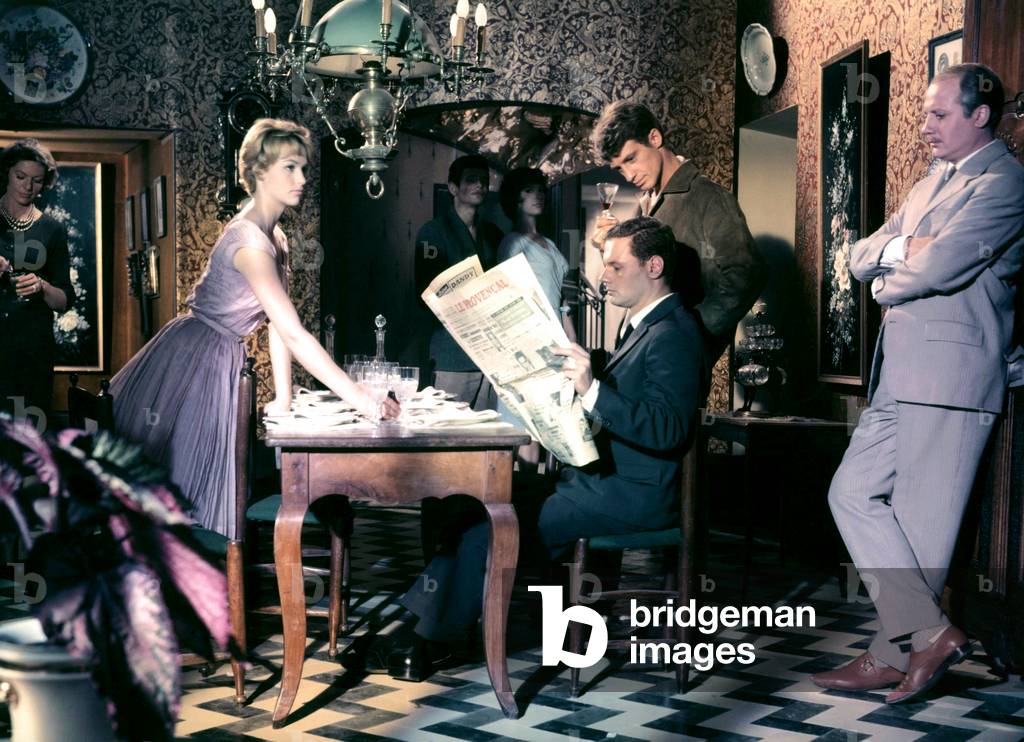 Madeleine Robinson, Jeanne Valerie, Mario David, Bernadette Lafont, Andre Jocelyn, Jean-Paul Belmondo And Jacques Dacqmine., A Double Tour 1959 Directed By Claude Chabrol