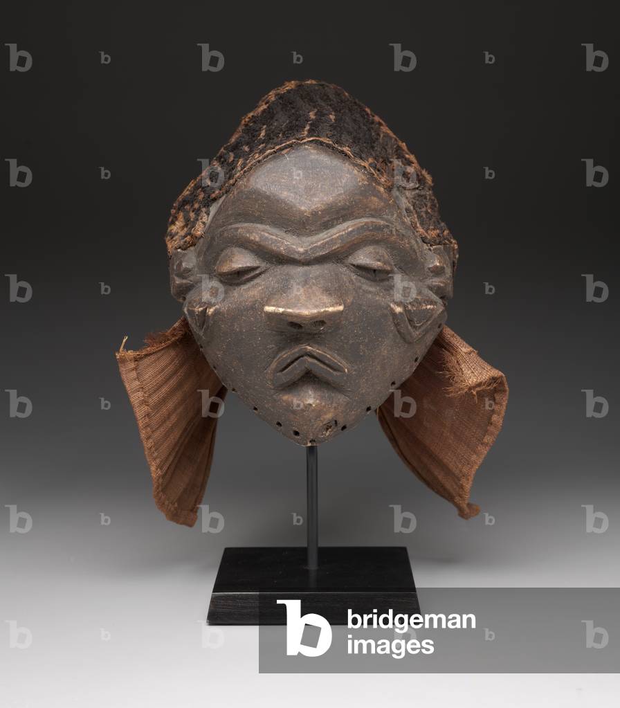 Forehead mask (mbuya type), c.1930s (wood, pigment & raffia fibre)