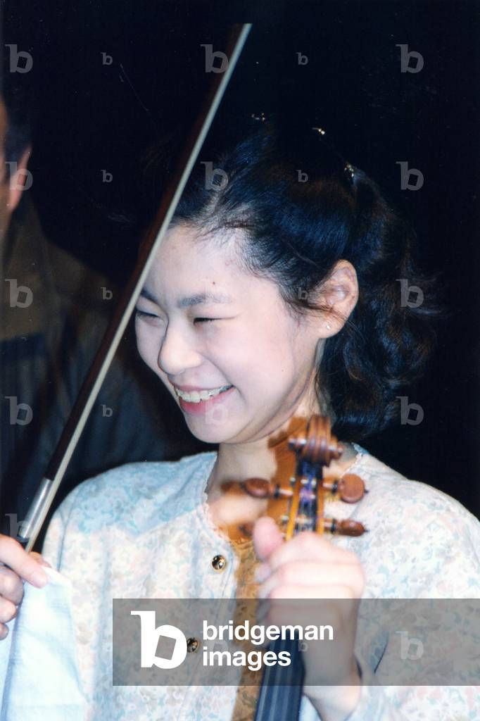 Midori  holding violin