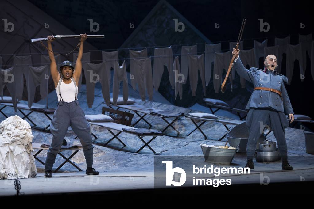 Pretty Yende as Marie and Carlos Daza as Sergeant Sulpice  (photo)