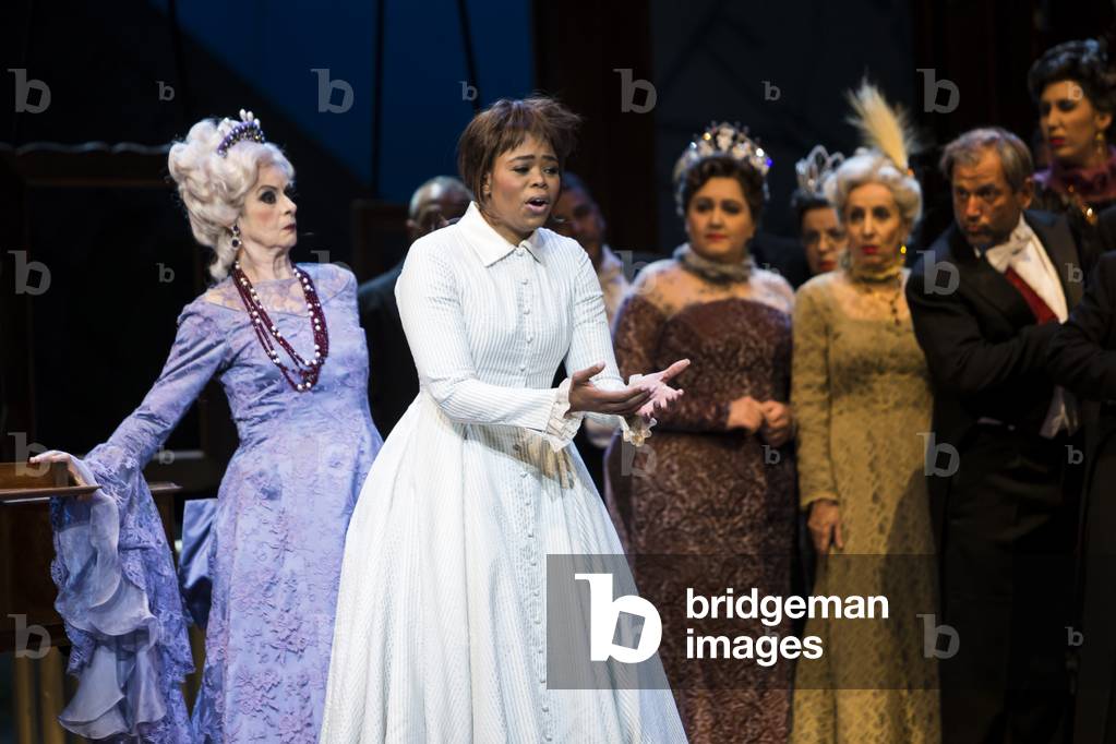 Pretty Yende as Marie and Vicky Peña as Duchess of Krakenthorp (photo)