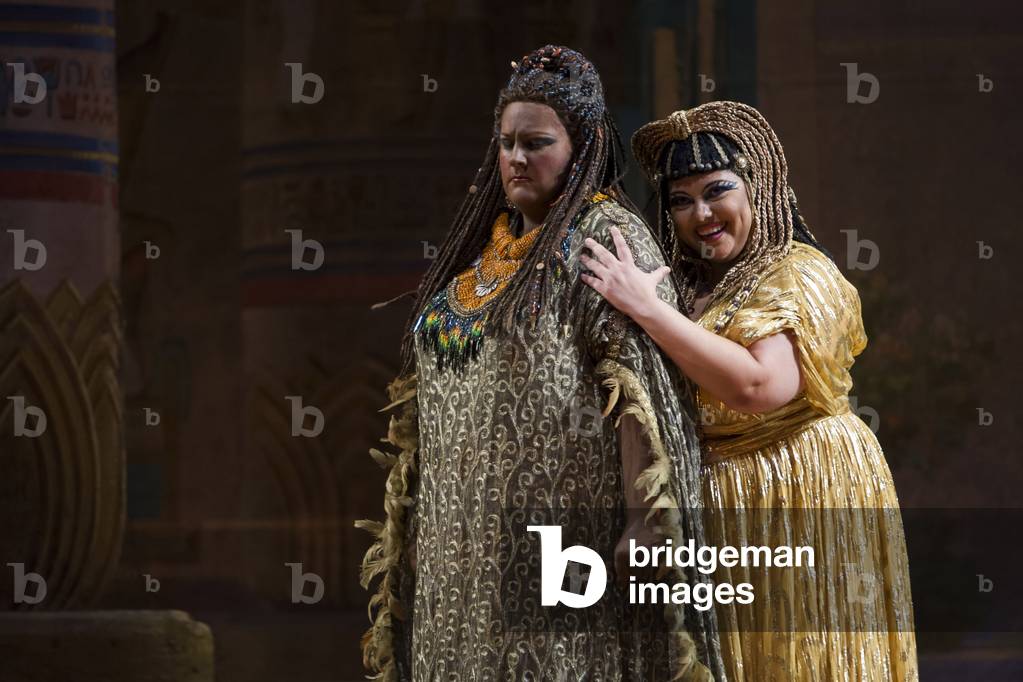 Tamara Wilson as Aida and Mari´a Luisa Corbacho as Amneris (photo)