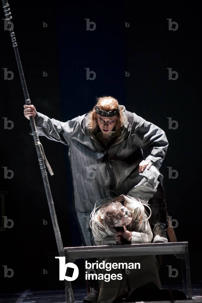 Alan Held as Wotan and Robert Brubaker as Mime (photo)