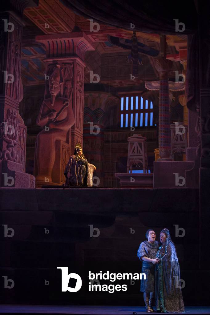 Alfred Kim as Radamès and Tamara Wilson as Aida (photo)