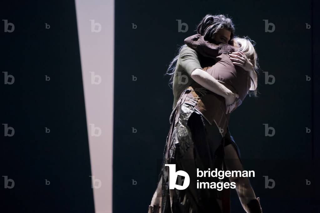 Lance Ryan as Siegfried and Catherine Foster as Brunnhilde (photo)