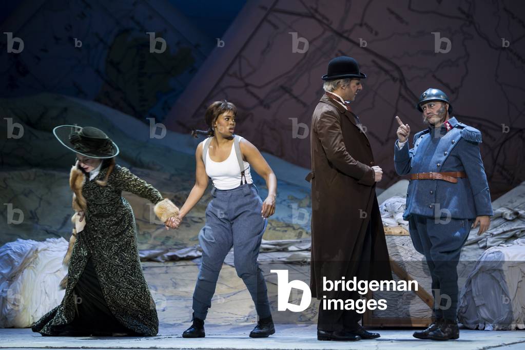 Pretty Yende as Marie and Carlos Daza as Sergeant Sulpice  (photo)