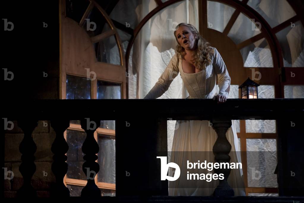 Nathalie Manfrino as Roxane (photo)