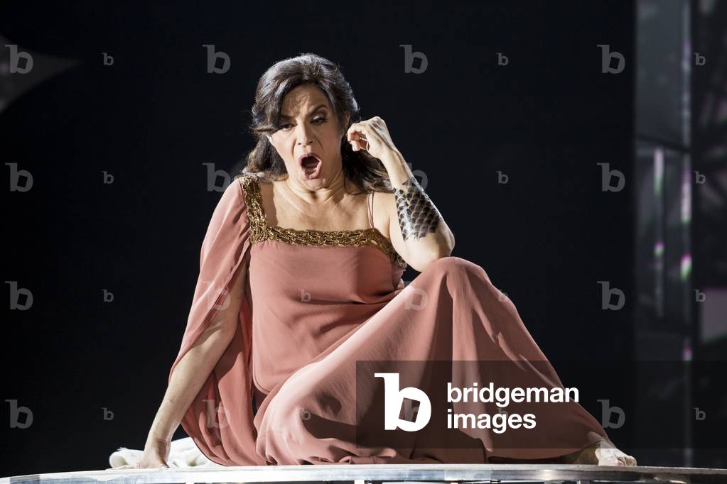 Nancy Fabiola Herrera as Dalila in the opera 'Samson et Dalila', at the Teatro de la Maestranza, Seville, November 2019 (photo)