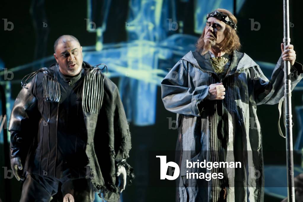 Alan Held as Wotan and Gordon Hawkins as Alberich (photo)