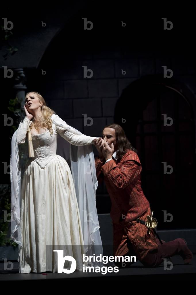Nathalie Manfrino as Roxane and Nicolás Rivenq as Comte de Guich (photo)