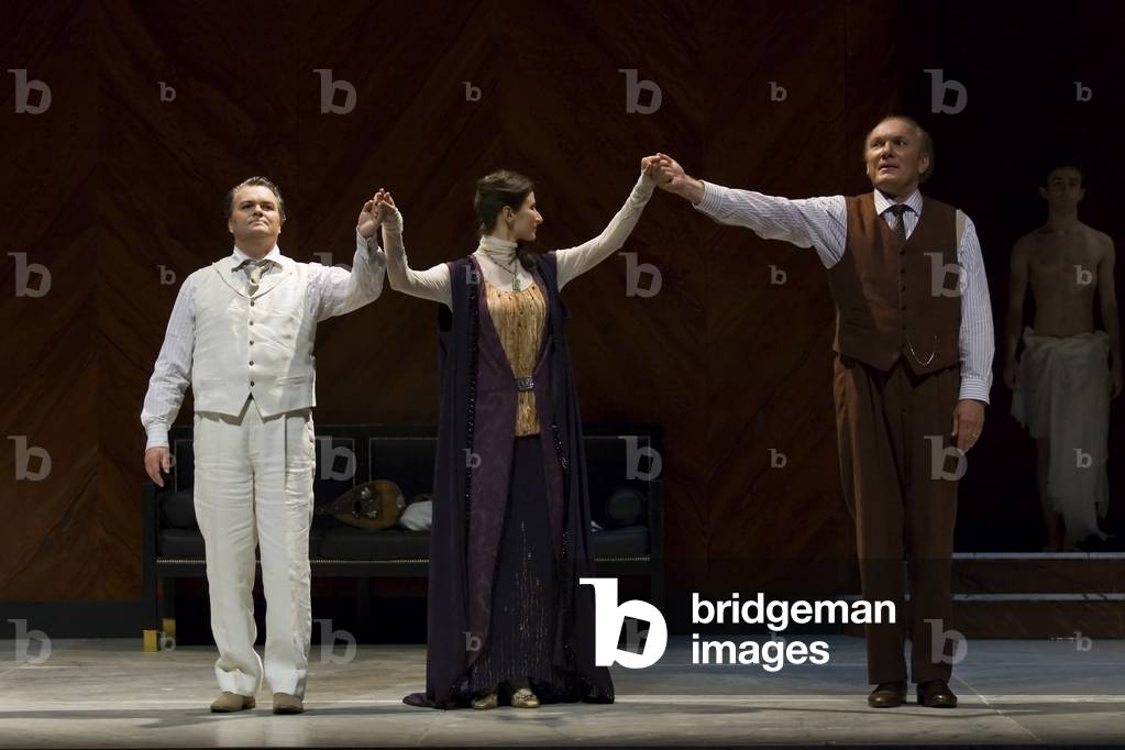 Karolina Gumos as Bianca, James Johnson as Simone and Robert Kün (photo)