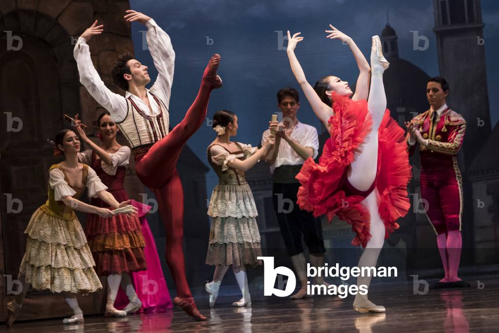 Dancers as Basilio and Quiteria (photo)