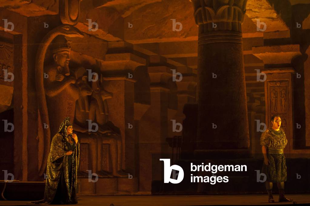 Alfred Kim as Radamès and Mari´a Luisa Corbacho as Amneris (photo)