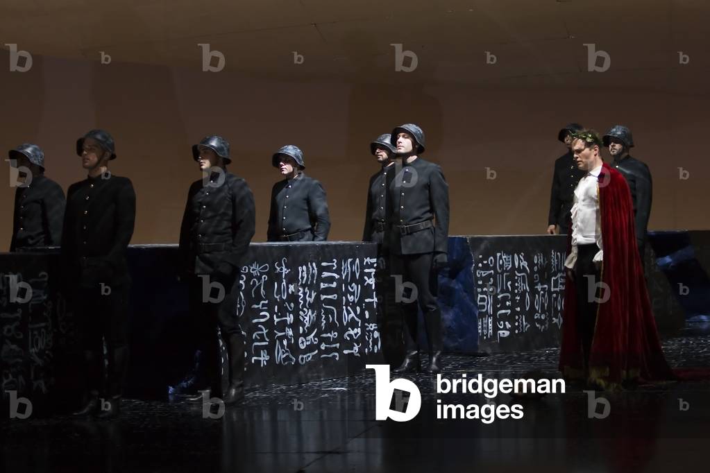 Lawrence Zazzo as Julius Caesar (photo)