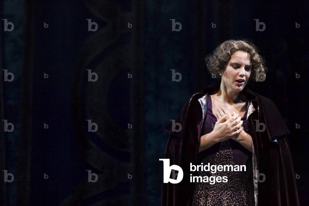 Virginia Tola as Donna Elvira (photo)
