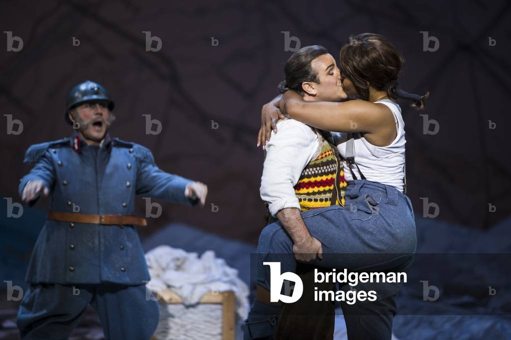Pretty Yende as Marie and John Osborn as Tonio (photo)